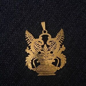 Elegant Gold Pendant